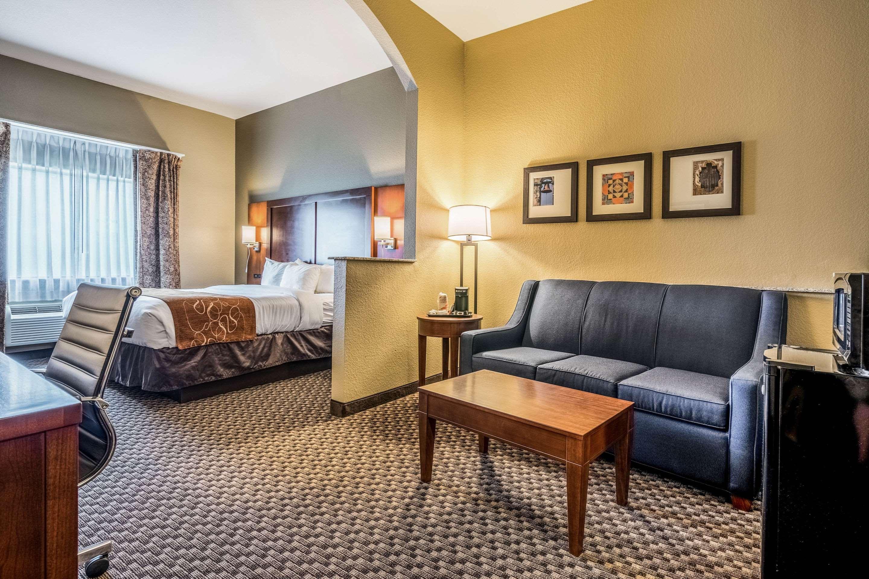 Comfort Suites Near Texas State University San Marcos Exterior photo